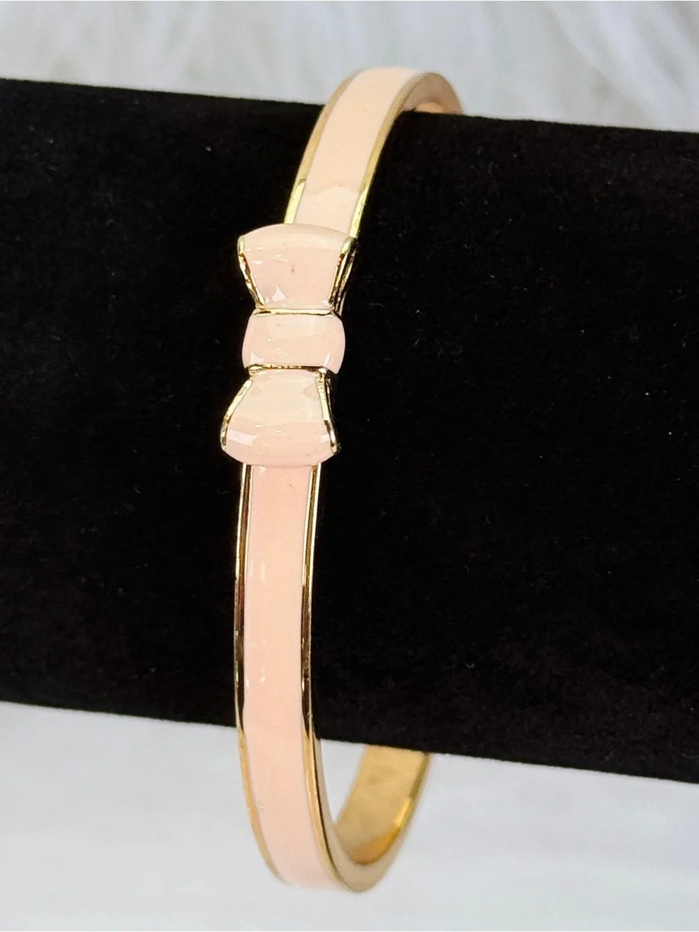 Kate Spade ‘Take a Bow’ Goldtone Pink Enamel Thin Bangle Bracelet MSRP $98 - Picture 4 of 8